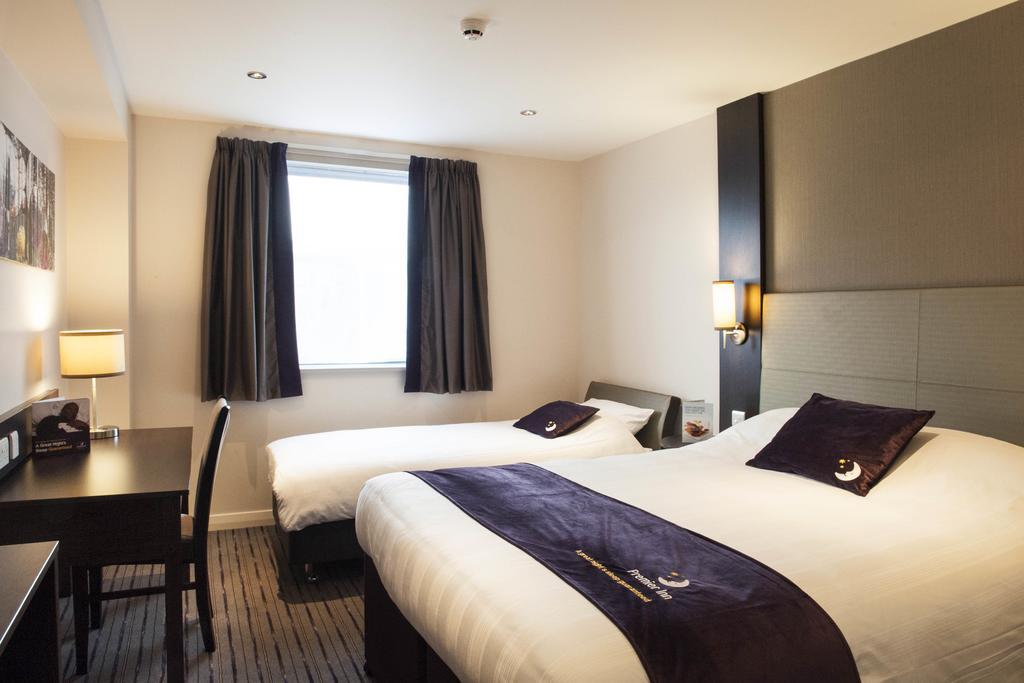 Premier Inn Inverness East 客房 照片