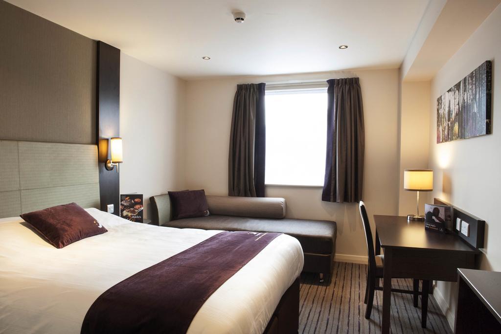 Premier Inn Inverness East 客房 照片